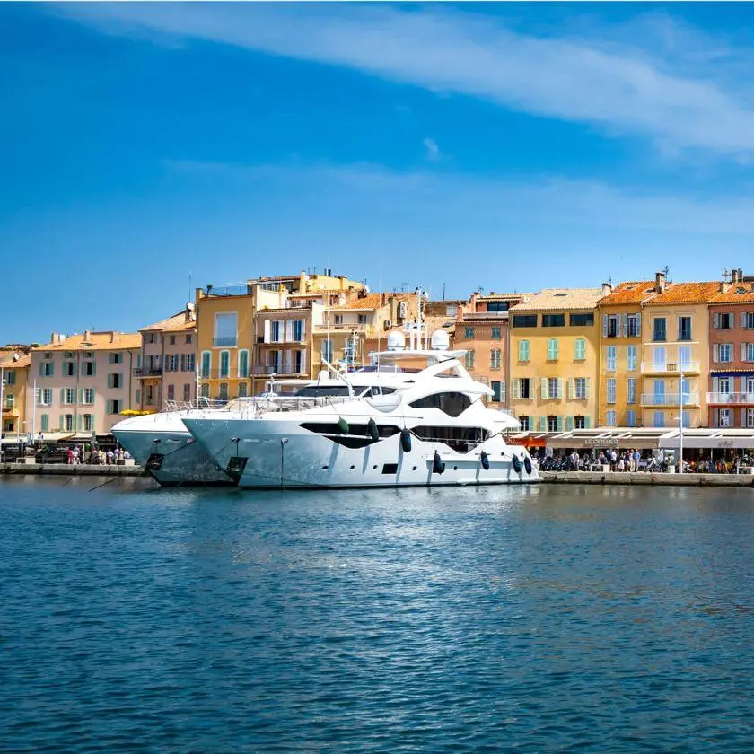 Status signalling luxury travel via French Riviera yacht charter